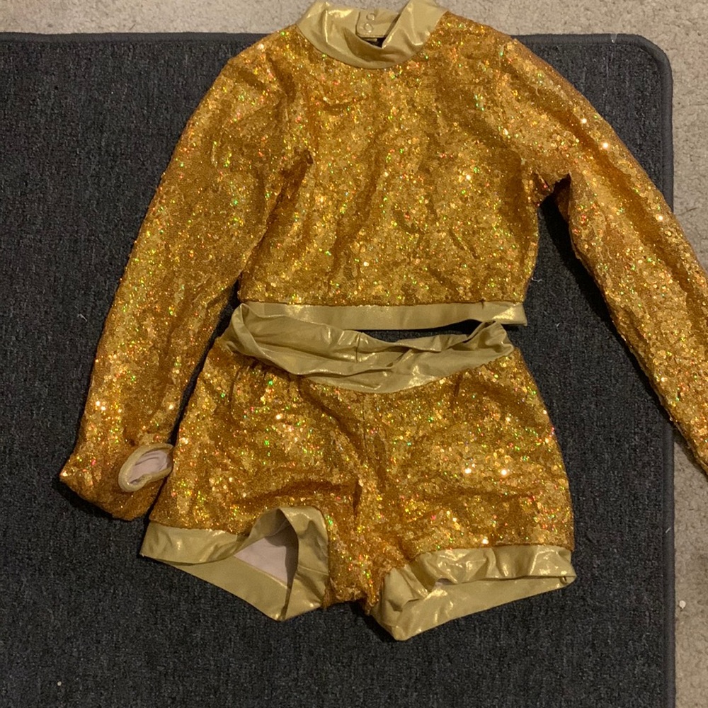 A two piece sequence short set.